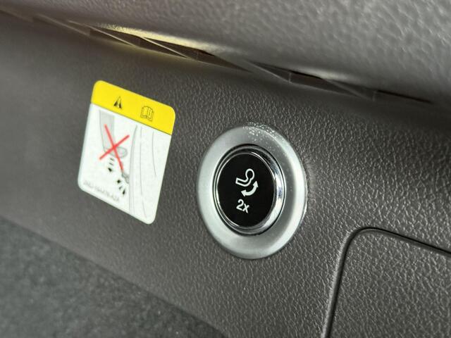 Ford KUGA 1.5 EcoBoost ST Line / Elektrisch wegklapbare Trekhaak / Elektrische Achterklep / Stoel+Stuur Verwarming / Achteruitrij Camera / Voorruit Verwarming /