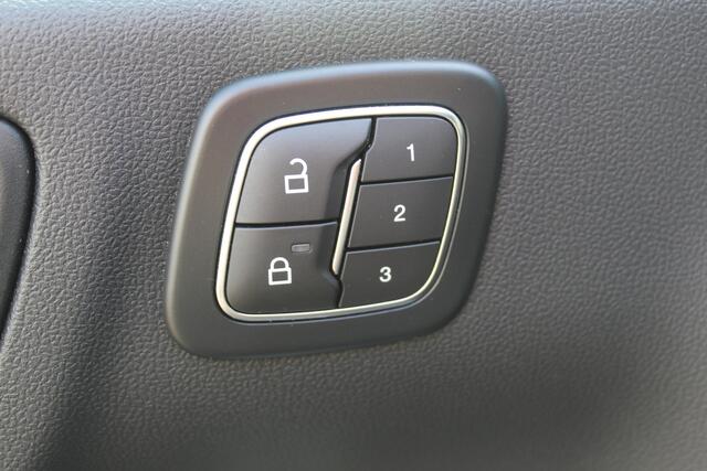 Ford KUGA 2.5 PHEV ST-Line X , 2100kg Trekhaak , Nieuw model Panorama/schuifkantel dak , Trekhaak , AGR stoelen voor 360graden camera , Winter pack , Head Up display