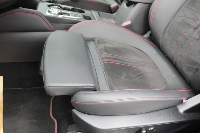 Ford KUGA 2.5 PHEV ST-Line X , 2100kg trekgewicht , Nieuw Model Panorama/schuif kantel dak , Trekhaak wegklapbaar AGR stoelen voor , Winterpack