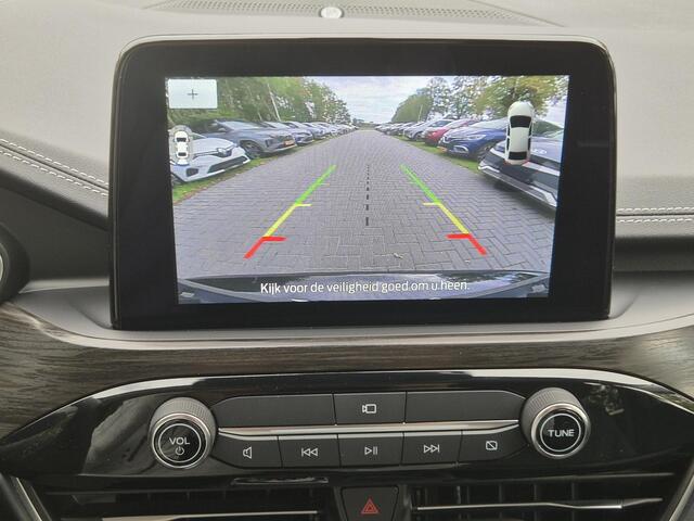 Ford KUGA 2.5 PHEV Plug-in Vignale Automaat / Driver Assistance Pack / Technology Pack / HUD / Apple Carplay Android Auto / Stuur-, Stoel en Achterbankverwarming / Adaptief CC / Voorruit verwarming / Elektrische achterklep / Achteruitrijcamera / Keyless Entry/Start