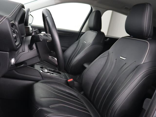 Ford KUGA 2.5 PHEV Vignale | Head-Up | Trekhaak | Adaptive cruise | Leder | 360 Camera | Stoelverwarming | Digital Cockpit | Carplay | Dodehoek detectie | Navigatie | Keyless | Achterbankverwarming | Plug In