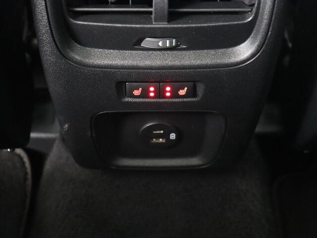 Ford KUGA 2.5 PHEV Vignale | Head-Up | Trekhaak | Adaptive cruise | Leder | 360 Camera | Stoelverwarming | Digital Cockpit | Carplay | Dodehoek detectie | Navigatie | Keyless | Achterbankverwarming | Plug In