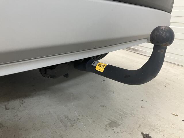 Ford KUGA 2.5 PHEV Titanium / Eerste Eigenaar / Trekhaak 1500 KG / NL Auto / Stoel- en Stuurverwarming / Verwarmde Voorruit / Navigatie / Camera / Dual-Zone Climate Control /