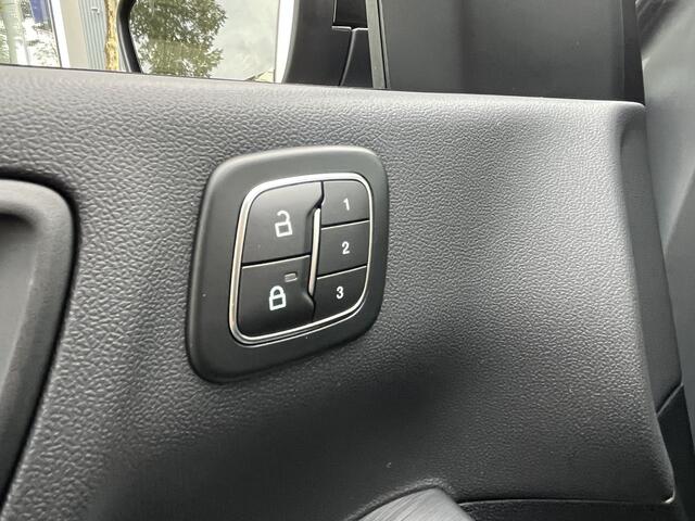 Ford KUGA 2.5 PHEV ST-Line X Black Pack 243pk e-CVT Automaat | 6700 | Full Options | Black Package | E-Trekhaak | Panodak | Coast-to-Coast Matrix LED | 20'' | Winter Pack | Head-Up | Driver Assistance Pack | AGR-stoelen | etc. etc.