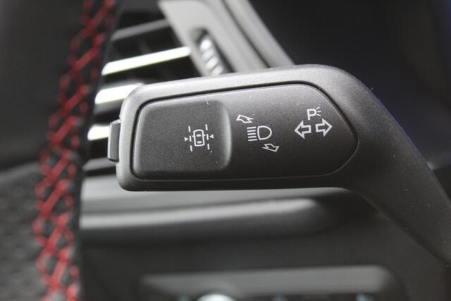 Ford KUGA 2.5-225pk Plug-in Hybrid ST-Line X. Hybride rijden voor een reële prijs ! Adaptive Cruise Control, Stoel- en voorraamverwarming, Climate Control, Metallic lak, Camera v+a, Elektr. achterklep, Side- en lane assist etc.