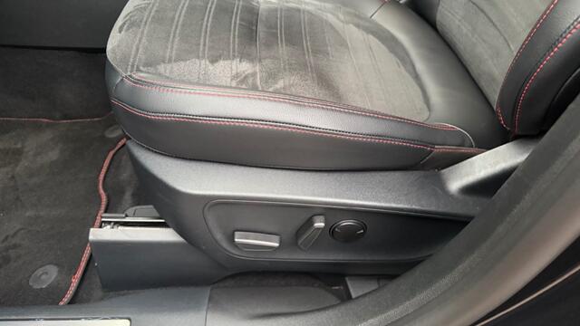 Ford KUGA 2.5 PHEV ST-LINE X / 19inch+Driver+Design+Techno+Winter pack