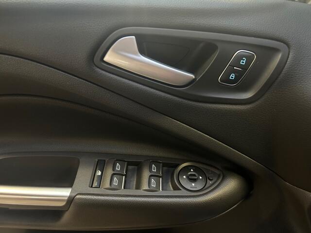 Ford KUGA 1.5 ECOB. ST LINE / 19Inch / Camera