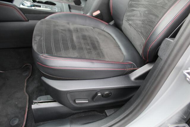 Ford KUGA 2.5-225pk PHEV ST-Line X. 1500kg Trekgewicht Hybride rijden voor een reëel bedrag ! Autm. airco dual, stuur-, stoel-, achterbank- en voorraamverw., keyless entry/keyless go, privacy glass, camera v+a, side- en lane assist, adaptieve cruise cntrl, trekhaak