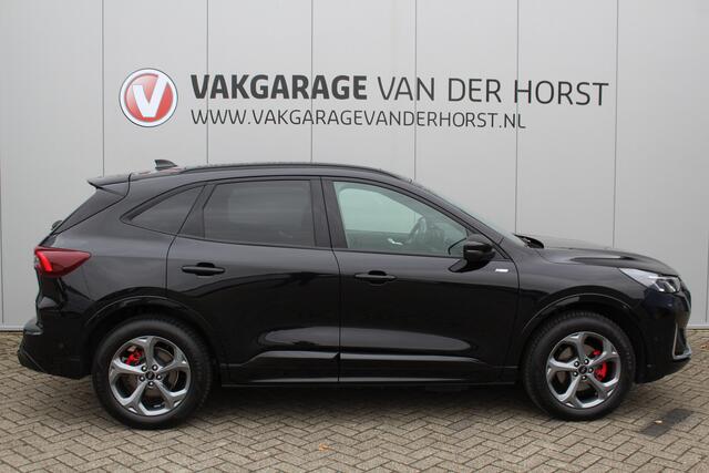 Ford KUGA 2.5-243pk PHEV ST-Line X. Trekgewicht 2.100kg. Nieuw Model ! Van ¤. 54.937,- voor ¤. 43.735,- Trekgewicht van 2.100kg ! Elektr. panodak., elektr. trekhaak, stoel-, stuur- en voorraamverw., 360gr. Camera, HUD, AppleCarplay/Androidauto, Elektr. verstelb. co