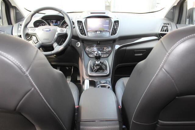 Ford KUGA 1.5 Titanium Navi/Carplay, Winterpack, Driver Ass Pack, Trekhaak 2000KG