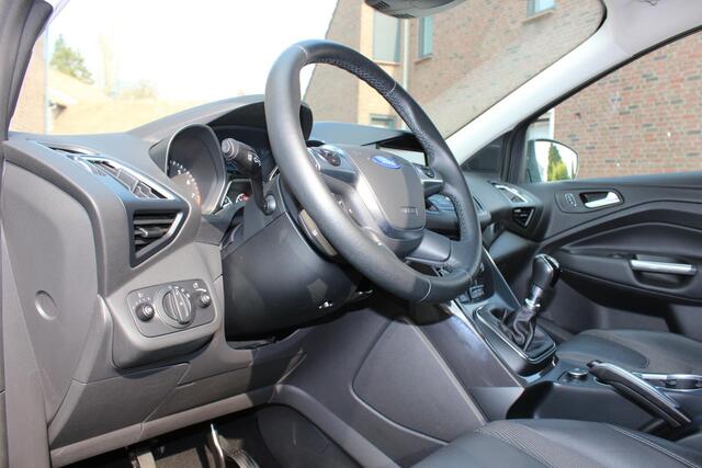 Ford KUGA 1.5 Titanium Navi/Carplay, Winterpack, Driver Ass Pack, Trekhaak 2000KG