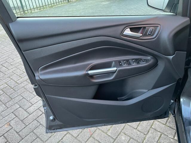 Ford KUGA 1.5 150PK EcoBoost Titanium Trekhaak/Navi/Stoelverwarming