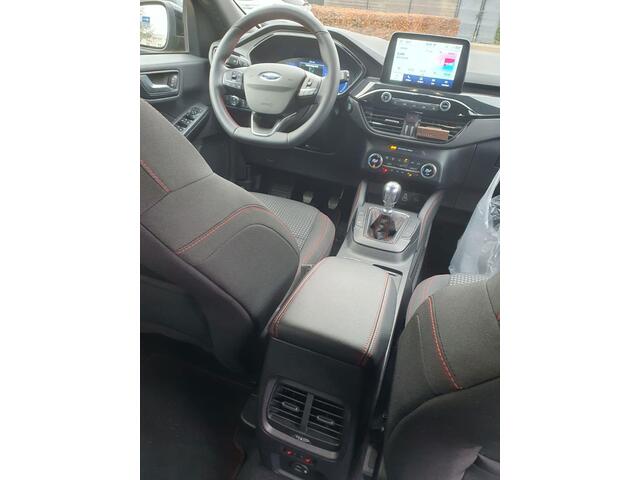 Ford KUGA 1.5 EcoBoost ST-Line 150pk | Winterpack | 19 inch lichtmetalen velgen | elektrisch bedienbare achterklep