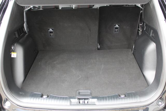 Ford KUGA 2.5-243pk PHEV ST-Line X. Trekgewicht 2.100kg. Nieuw Model ! Van ¤. 54.937,- voor ¤. 43.735,- Trekgewicht van 2.100kg ! Elektr. panodak., elektr. trekhaak, stoel-, stuur- en voorraamverw., 360gr. Camera, HUD, AppleCarplay/Androidauto, Elektr. verstelb. co