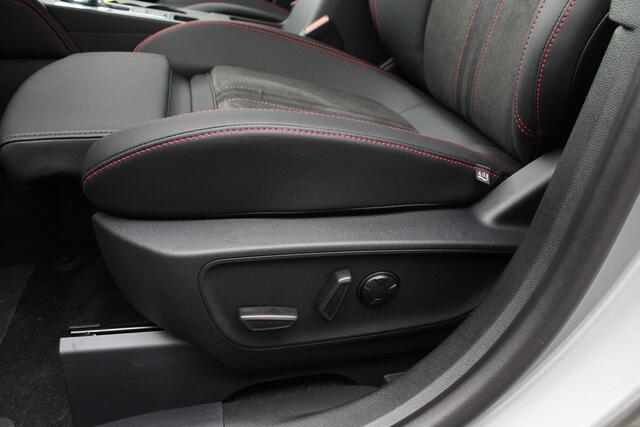 Ford KUGA 2.5 PHEV ST-Line X 243pk | orig. NL auto | Panoramadak | Wegklapbare trekhaak | Winter Pack | 19 inch | Adaptieve LED | Head up Display | Solar Silver