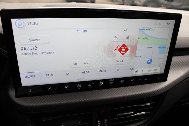 Ford KUGA 2.5 PHEV ST-Line X 243pk | orig. NL auto | Panoramadak | Wegklapbare trekhaak | Winter Pack | 19 inch | Adaptieve LED | Head up Display | Solar Silver