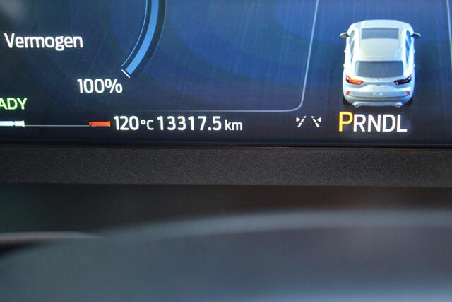 Ford KUGA 2.5-243pk PHEV ST-Line X. Van ¤. 54.937,- voor ¤. 43.735,- Trekgewicht van 2.100kg ! Elektr. panodak., elektr. trekhaak, stoel-, stuur- en voorraamverw., 360gr. Camera, HUD, AppleCarplay/Androidauto, Elektr. verstelb. comfortstoelen, LED verl.