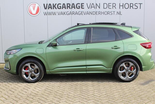 Ford KUGA 2.5-243pk PHEV ST-Line X. Trekgewicht 2.100kg. Nieuw Model ! Van ¤. 54.937,- voor ¤. 43.735,- Trekgewicht van 2.100kg ! Elektr. panodak., elektr. trekhaak, stoel-, stuur- en voorraamverw., 360gr. Camera, HUD, AppleCarplay/Androidauto, Elektr. verstelb. co