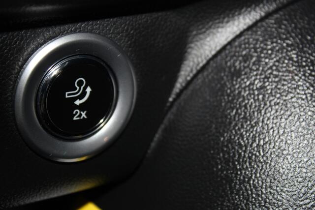 Ford KUGA 2.5-243pk PHEV ST-Line X. Trekgewicht 2.100kg. Nieuw Model ! Van ¤. 54.937,- voor ¤. 43.735,- Trekgewicht van 2.100kg ! Elektr. panodak., elektr. trekhaak, stoel-, stuur- en voorraamverw., 360gr. Camera, HUD, AppleCarplay/Androidauto, Elektr. verstelb. co