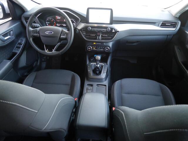 Ford KUGA 2.0 TDCi Titanium | Diesel | Trekhaak | 1900KG trekgewicht | Keyless entry en start | Lichtmetalen velgen | Navigatie | Climate control | Parkeersensoren achter