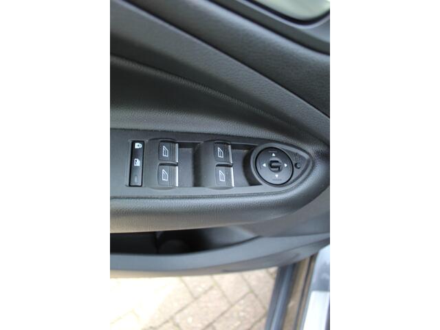 Ford KUGA 1.5 EcoBoost ST Line , 180pk , AWD , 1800kg Trekgewicht Climate control , Navigatie , Camera , Trekhaak Panorama/schuif kantel dak , Dealeronderhouden