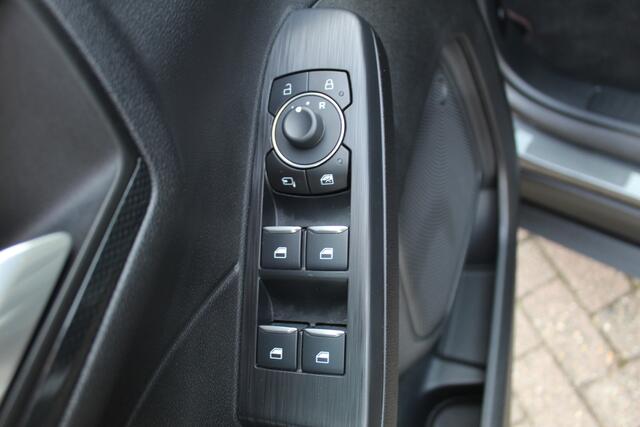 Ford KUGA 2.5-225pk Plug-in Hybrid ST-Line X. Hybride rijden voor een reële prijs ! Adaptive Cruise Control, Stoel-, achterbank, stuur- en voorraamverwarming, autm. airco dual, camera v+a, elektr. achterklep, side- en lane assist etc.