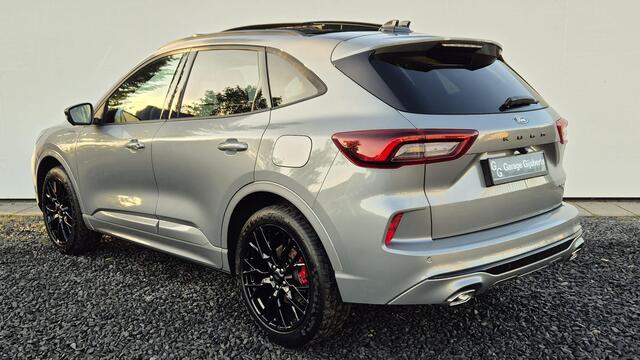 Ford KUGA 2.5 PHEV ST-Line X Black Pack - Panorama Dak - 360 Camera - ACC - Privacy Glas - 20"Wielen - Dodehoek Detectie - Winter Pack - Achterbank verwarming - Nieuw - 2100 KG Trekgewicht