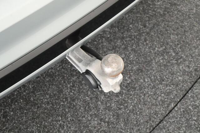 Ford KUGA 2.5 PHEV 224pk ST-Line X Trekhaak 360Camera Stoelverwarming HUD B&O Keyless Navigatie Panoramadak