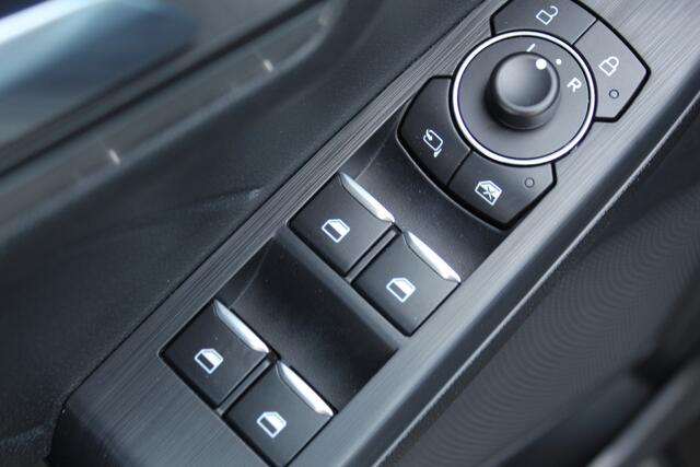 Ford KUGA 2.5-225 pk PHEV Titanium X Plug-In Hybrid-Automaat. Hybride rijden voor een reële prijs ! Adapt. Cruise Cntrl, Climate Cntrl, Navigatie, Side- en Lane assist, Telefoonvoorb., Keyless entry/keyless go, Stoel- en voorraamverw., Camera v+a, All season banden