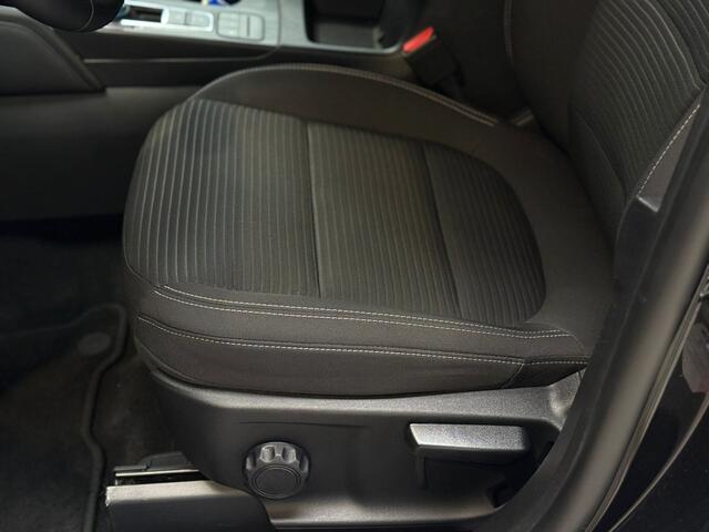 Ford KUGA PHEV 225pk Titanium | Trekhaak | WInterpack | Cruise | Clima | Camera achter |