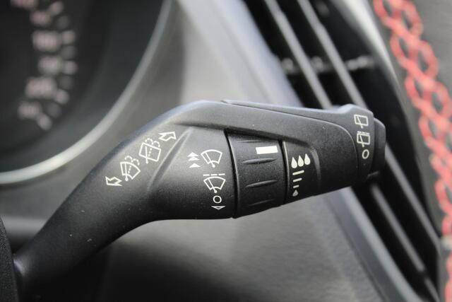 Ford KUGA 1.5 EcoBoost ST Line , 150pk , 2000kg Trekgewicht Climate control ,Cruise control , Camera Trekhaak Stoel,stuur en voorruit verwarming