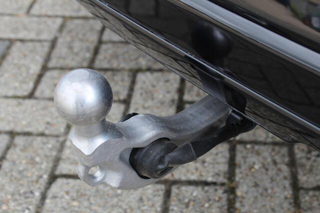 Ford KUGA 2.5-243pk PHEV ST-Line X. Trekgewicht 2.100kg ! Nieuw model ! Van ¤. 54.937,- voor ¤. 43.735,- ! Trekgewicht van 2.100kg ! Elektr. panodak, Elektr. inklapb. trekhaak, stoel-, stuur- en voorraamverw., camera v+a, HUD, Apple carplay/Android auto, Elektr. ve