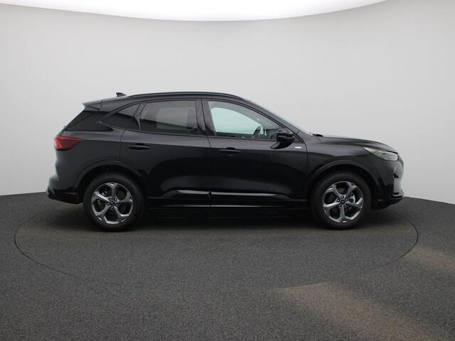 Ford KUGA | ST LIne | Automaat | Verwarmde Voorstoelen | Verwarmd Stuurwiel | Verwarmbare Voorruit | Cruise Control | Lane Assist | Climate Control | Head Up Display | Parkeer Camera Achter | Parkeersensoren Voor + Achter | Navigatie