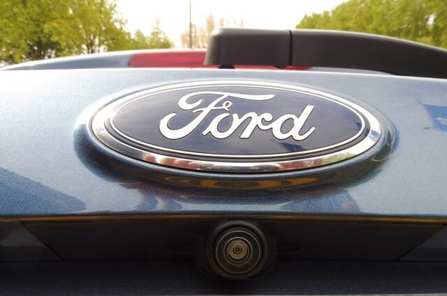 Ford KUGA 1.5 180p 4WD Automaat Xenon Elek.trekhaak Elek.klep Winter-Pack bomvol unieke auto