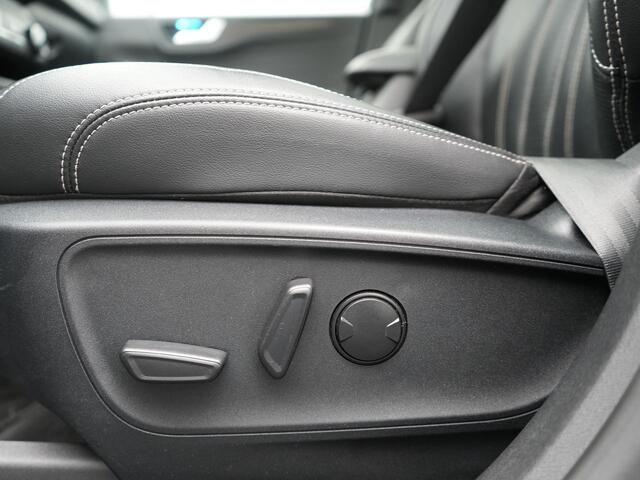 Ford KUGA 2.5 Vignale PHEV 225pk Dealer O.H. | Panodak | Head Up | Camera | Bang & Olufsen | Lederen Comfortstoelen Memory & Verwarmd | Stuur Verwarmd | Navigatie | DAB | Virtual | 20"L.M | Cruise Control | Plug In Hybrid |