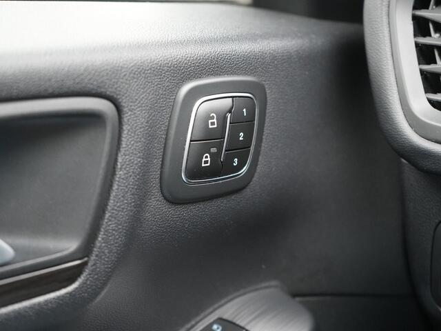 Ford KUGA 2.5 Vignale PHEV 225pk Dealer O.H. | Panodak | Head Up | Camera | Bang & Olufsen | Lederen Comfortstoelen Memory & Verwarmd | Stuur Verwarmd | Navigatie | DAB | Virtual | 20"L.M | Cruise Control | Plug In Hybrid |