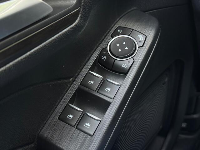 Ford KUGA 2.5 PHEV Vignale | Trekhaak | Winter Pack | Camera | Full LED | B&O | 1e eigenaar | 100% dealeronderhouden |