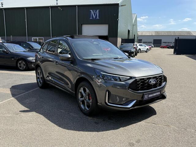 Ford KUGA ST Line X VAN:49.000,- VOOR:41.770,- UW WKVOORDEEL: 7.230| 360 GRADEN CAMERA | PANORAMA DAK | ADAPT. CRUISE CONTROL | STOEL & STUUR VERWARMING | SNEL LEVERBAAR|