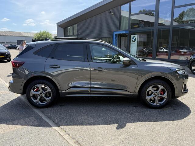 Ford KUGA ST Line X VAN:49.000,- VOOR:41.770,- UW WKVOORDEEL: 7.230| 360 GRADEN CAMERA | PANORAMA DAK | ADAPT. CRUISE CONTROL | STOEL & STUUR VERWARMING | SNEL LEVERBAAR|