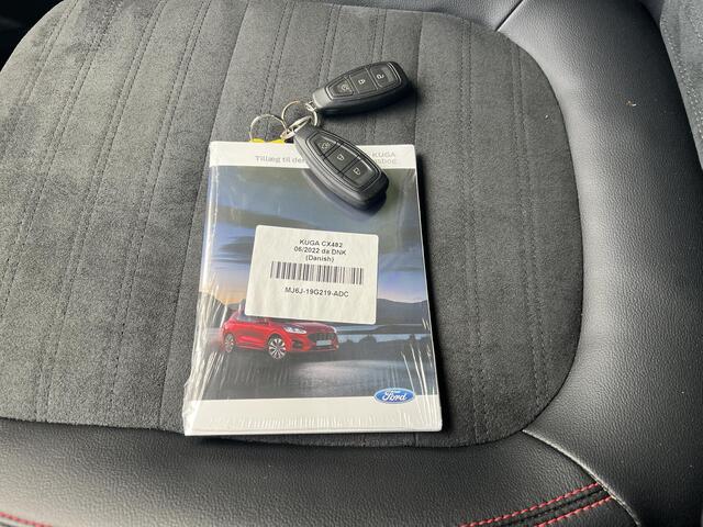 Ford KUGA 2.5 PHEV ST-Line X / Panorama schuifdak / 1.500 kg trekgewicht / Parkeer assistent / Navi / B&O audio / Apple Carplay Android / Stuur-, stoel- en achterbankverwarming / Elektr. stoel & klep / 19" LM wielen /
