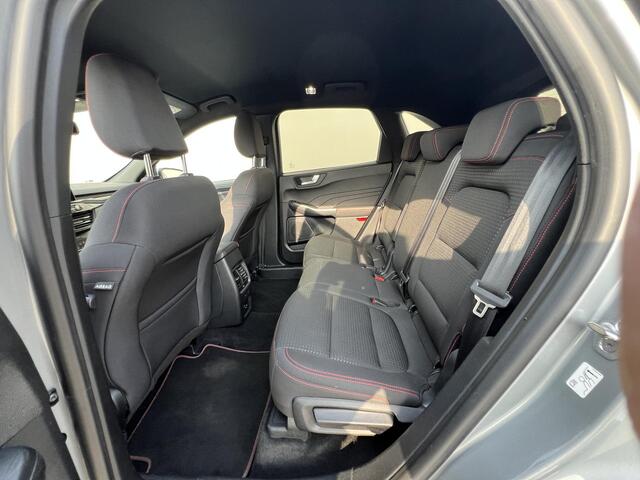 Ford KUGA 2.5 PHEV ST-Line / Dealer onderhouden / 1.500 kg trekgewicht / Navigatie / Stuur-, stoel- en achterbank verwarming / HUD / Camera / 18" LM wielen & All Season banden /