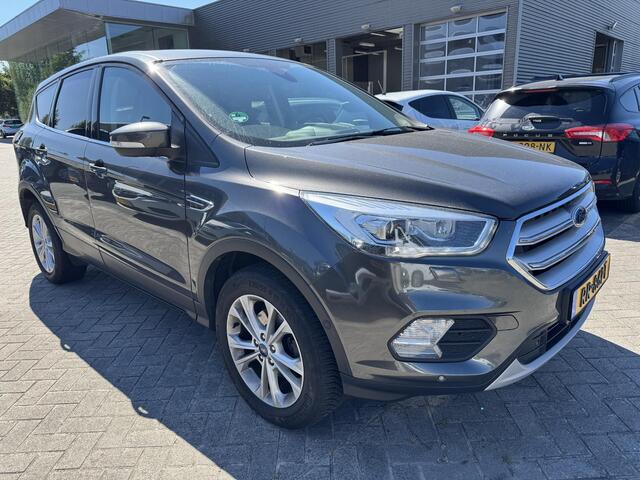 Ford KUGA 1.5 EcoBoost Titanium | Wegklapbare Trekhaak | Stoelverwarming | Cruise Control | Navigatie | Parkeersensoren |