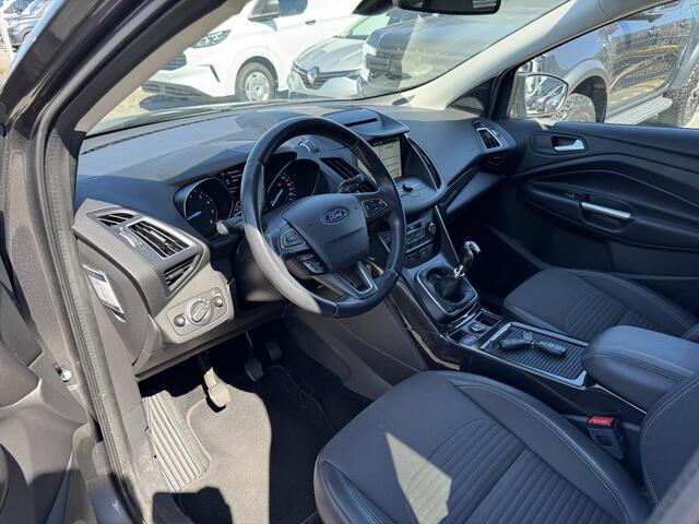 Ford KUGA 1.5 EcoBoost Titanium | Wegklapbare Trekhaak | Stoelverwarming | Cruise Control | Navigatie | Parkeersensoren |