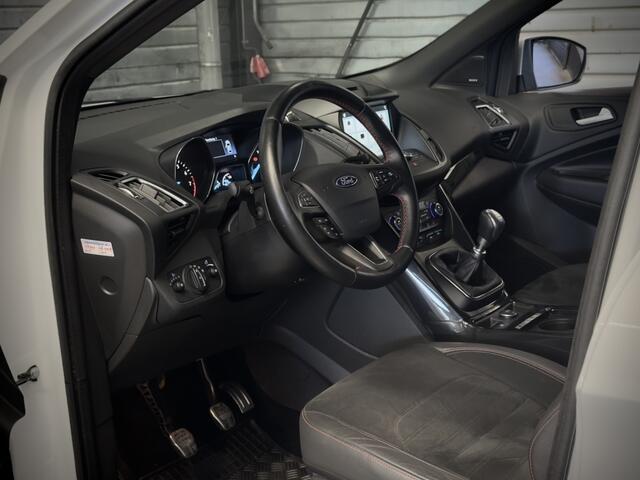Ford KUGA 1.5 EcoB. ST Line | Carplay | Trekhaak | DAB | Stuurverwarming | Sony audio |