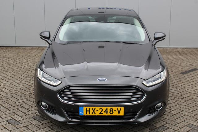 Ford MONDEO 1.5-160pk Titanium. U wenst een comfortabele reiswagen ? Zoek niet verder ! Volautm. airco, metallic lak, LM wln, trekhaak, verwarmd voorraam, LED verl., navigatie, telefoonvoorb., elektr. achterklep, keyless entry/keyless go, parkeersensoren v+a etc.