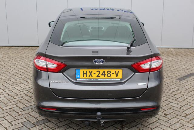 Ford MONDEO 1.5-160pk Titanium. U wenst een comfortabele reiswagen ? Zoek niet verder ! Volautm. airco, metallic lak, LM wln, trekhaak, verwarmd voorraam, LED verl., navigatie, telefoonvoorb., elektr. achterklep, keyless entry/keyless go, parkeersensoren v+a etc.