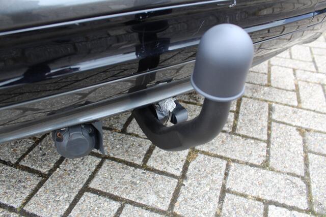 Ford MONDEO 1.5-160pk Titanium. U wenst een comfortabele reiswagen ? Zoek niet verder ! Volautm. airco, metallic lak, LM wln, trekhaak, verwarmd voorraam, LED verl., navigatie, telefoonvoorb., elektr. achterklep, keyless entry/keyless go, parkeersensoren v+a etc.