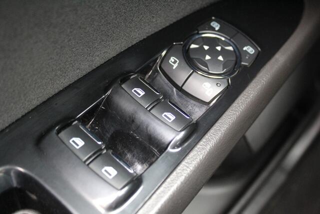 Ford MONDEO 1.5-160pk Titanium. U wenst een comfortabele reiswagen ? Zoek niet verder ! Volautm. airco, metallic lak, LM wln, trekhaak, verwarmd voorraam, LED verl., navigatie, telefoonvoorb., elektr. achterklep, keyless entry/keyless go, parkeersensoren v+a etc.