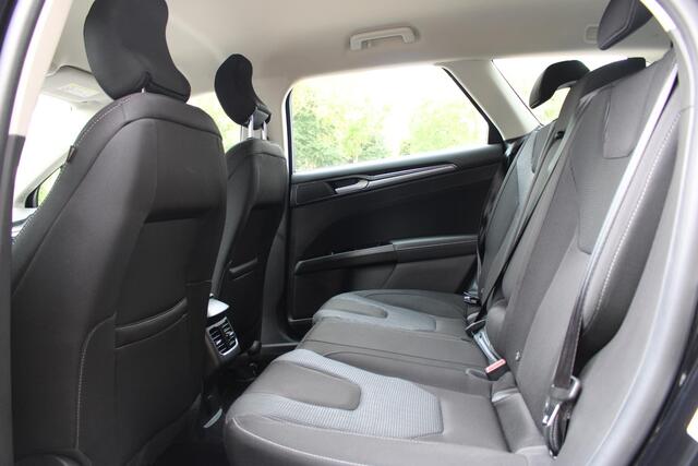 Ford MONDEO Wagon 2.0 IVCT HEV Titanium | Stoelverwarming | Climate Control | Cruise Control |All Season banden | Apple Carplay/ Android Auto | LED | LMV