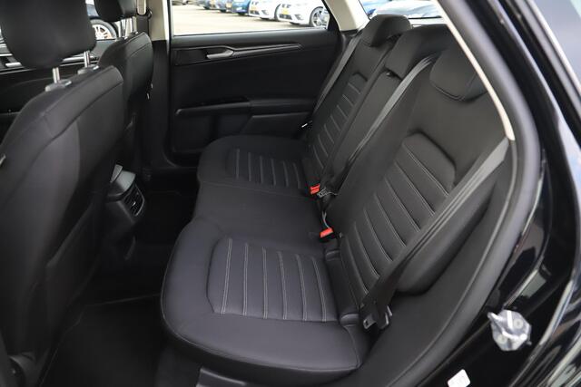 Ford MONDEO Wagon 2.0 IVCT HEV Titanium 17 inch LMV Carplay Android Navigatie Climate Cruise Control Stoelverwarming Parkeersensor